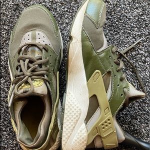 Green Nike Huaraches Womens size 9.5